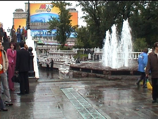 . Клик - следующее фото.