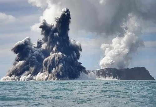Извержение подводного вулкана 
