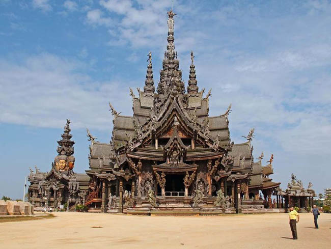 Храм истины в Паттайе (Таиланд) 