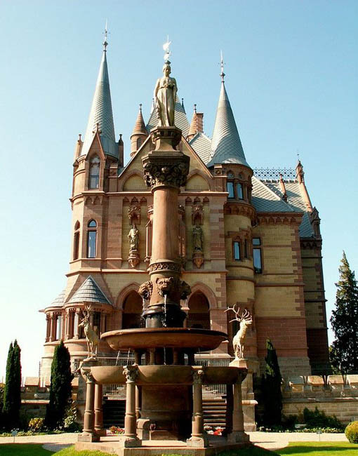Необычный сказочный дворец в Германии 