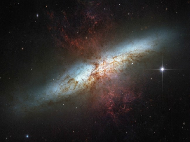 NGC 3034 — Взрывающаяся галактика (галактика сигара)