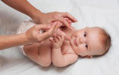 Детский массаж в первый год жизни – путь к здоровью? 
Andriy Maygutyak, Shutterstock.com